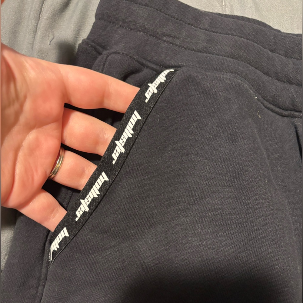HOLLISTER Black Sweat Shorts with Logo Trim Men’s Size Medium - Picture 2 of 5
